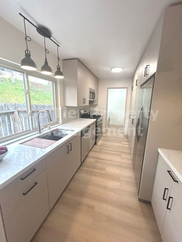 739 Nob Cir - Photo 7 of 36