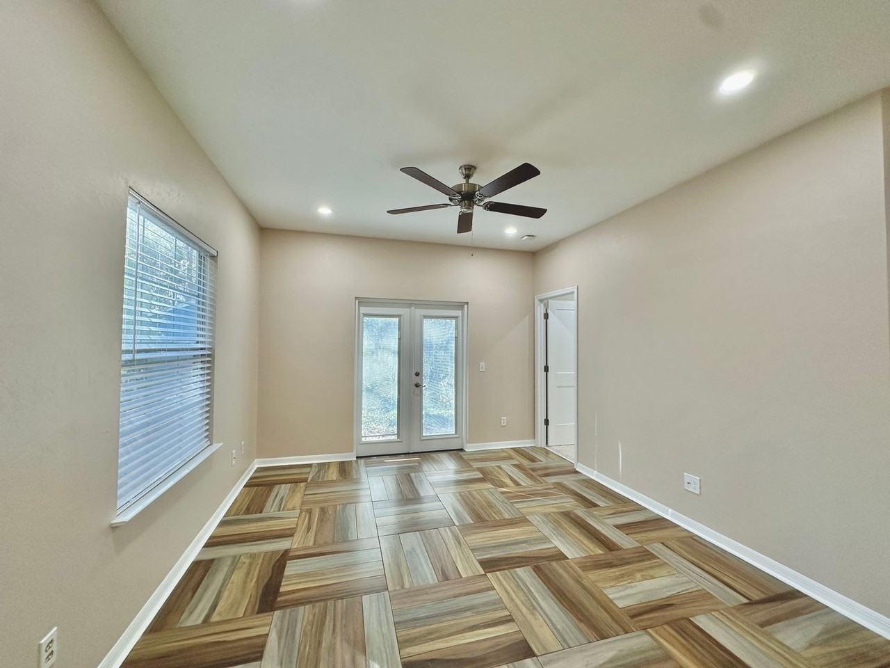 513 Nw 50th Blvd - Photo 4 of 18