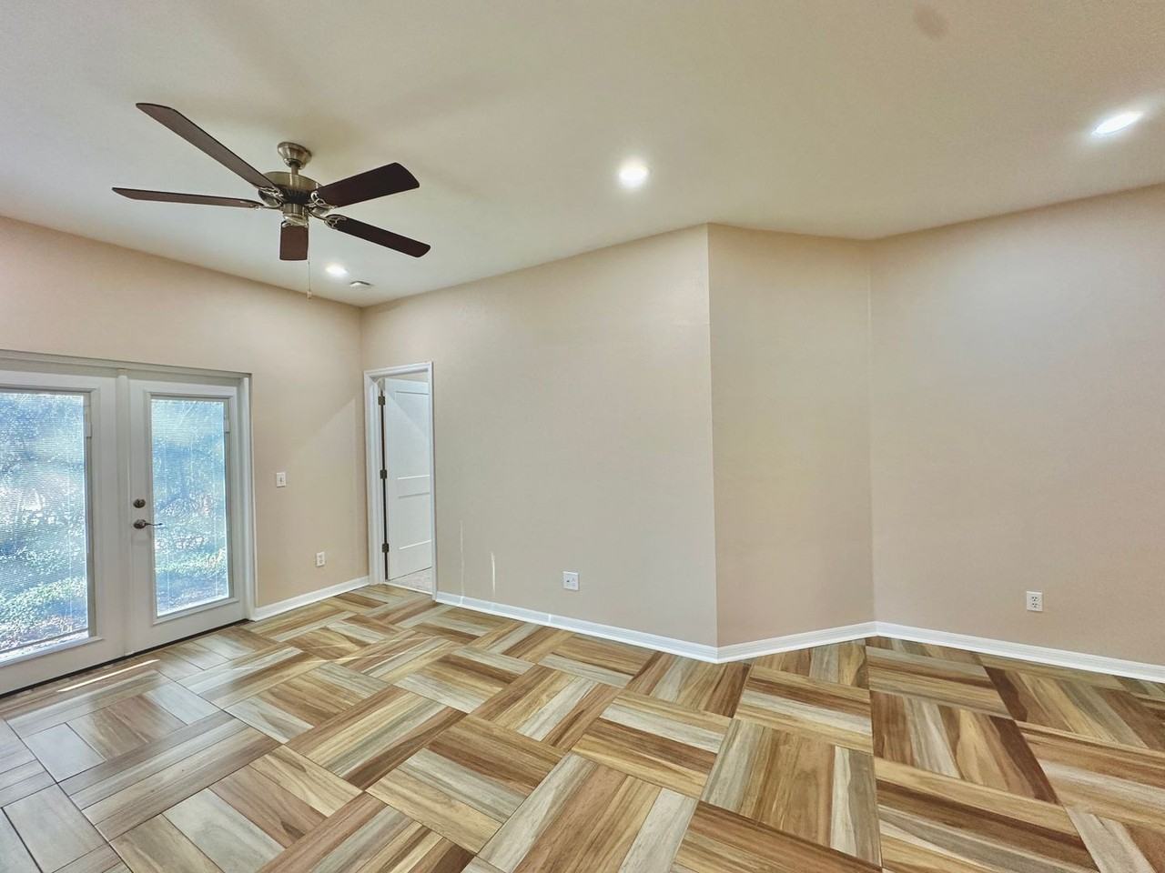 513 Nw 50th Blvd - Photo 5 of 18