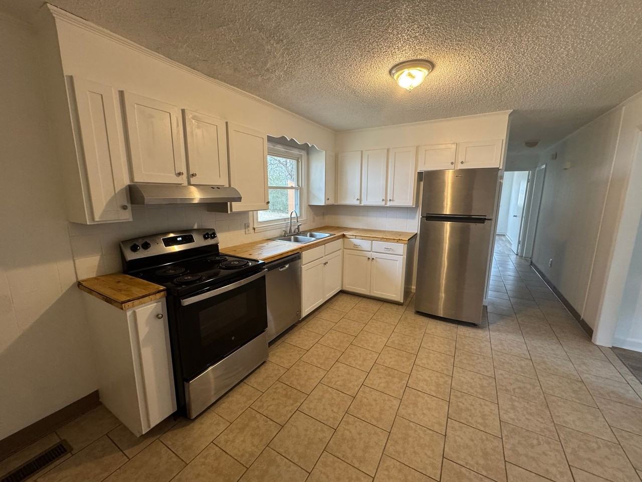 2106 Loblolly Ln - Photo 4 of 16