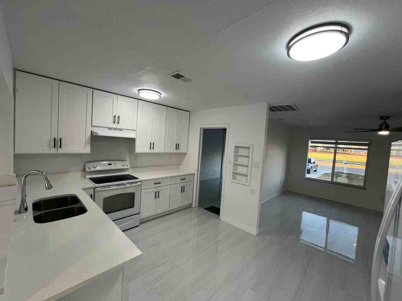 18113 Cochran Blvd - Photo 7 of 24