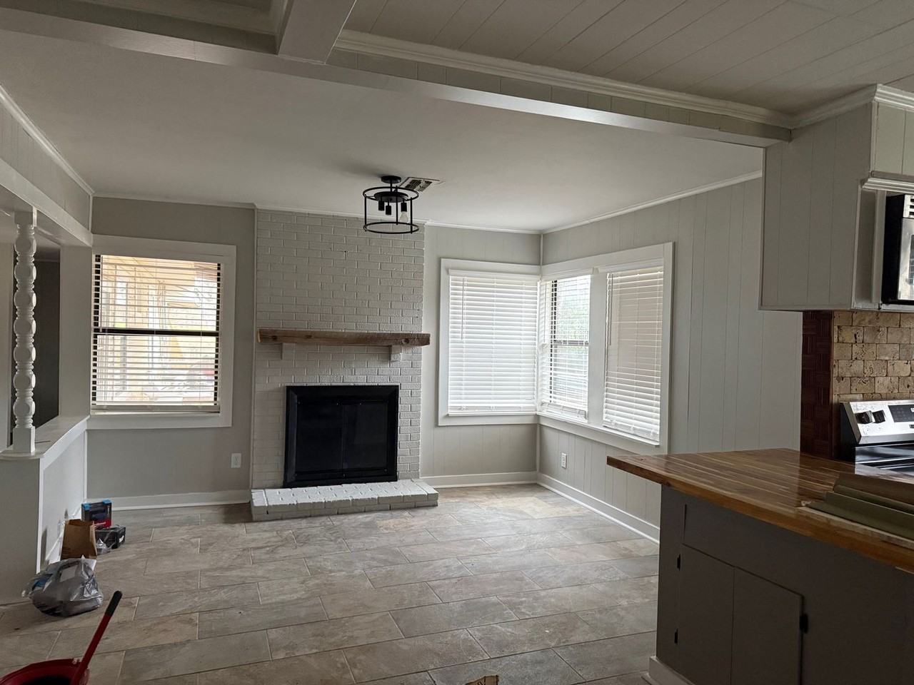 323 Country Club Rd - Photo 2 of 9