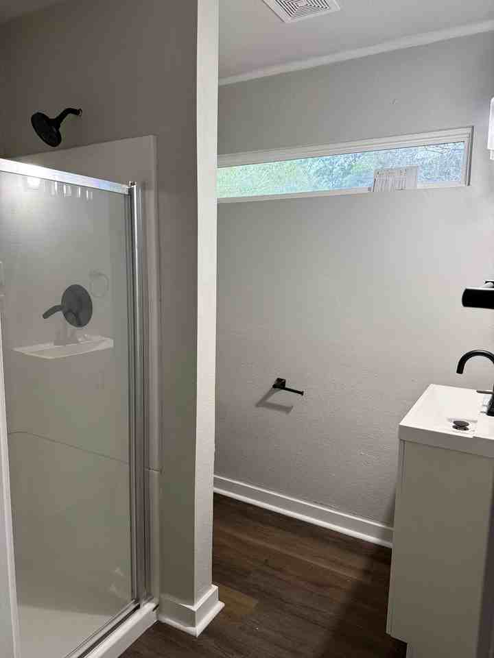 323 Country Club Rd - Photo 4 of 9