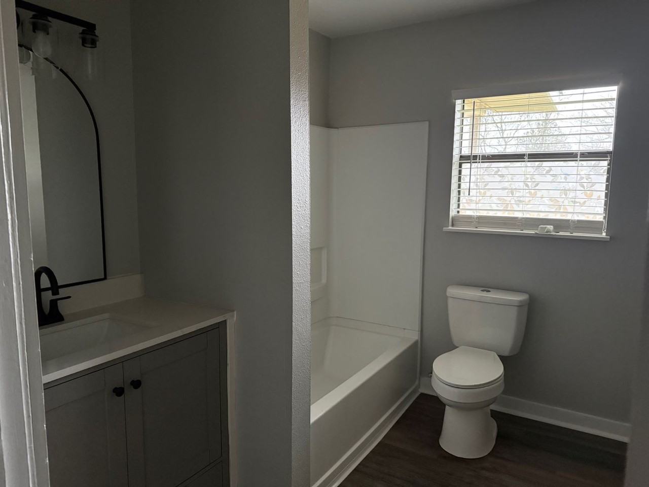 323 Country Club Rd - Photo 5 of 9