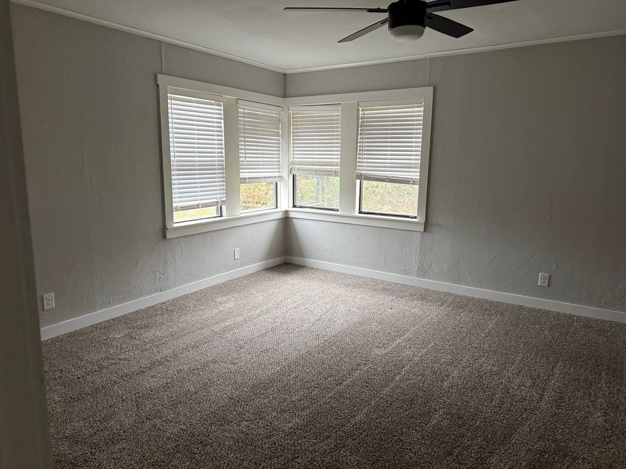 323 Country Club Rd - Photo 6 of 9