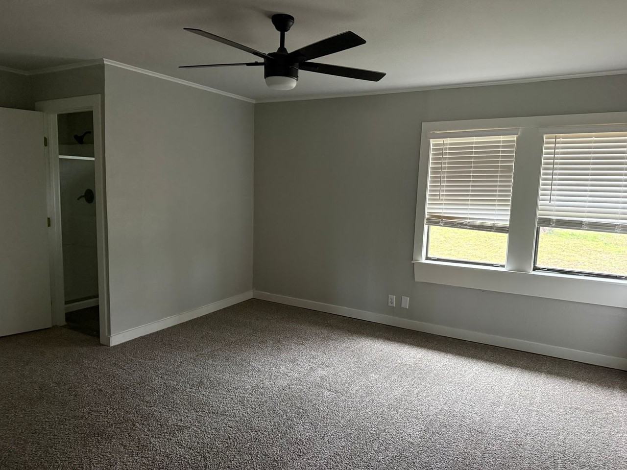 323 Country Club Rd - Photo 7 of 9