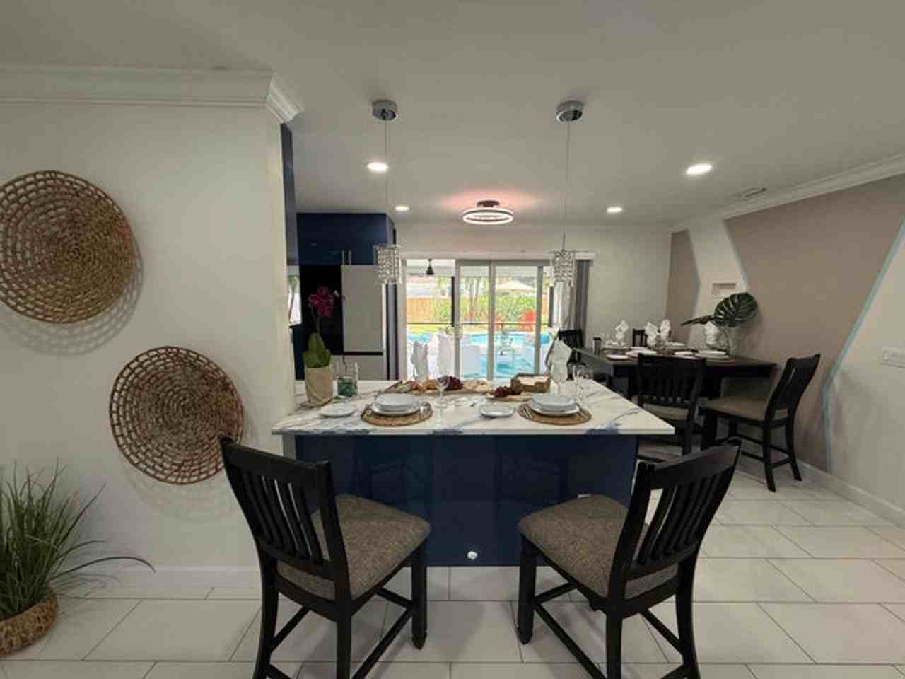 721 Nw 36th St - Photo 3 of 12