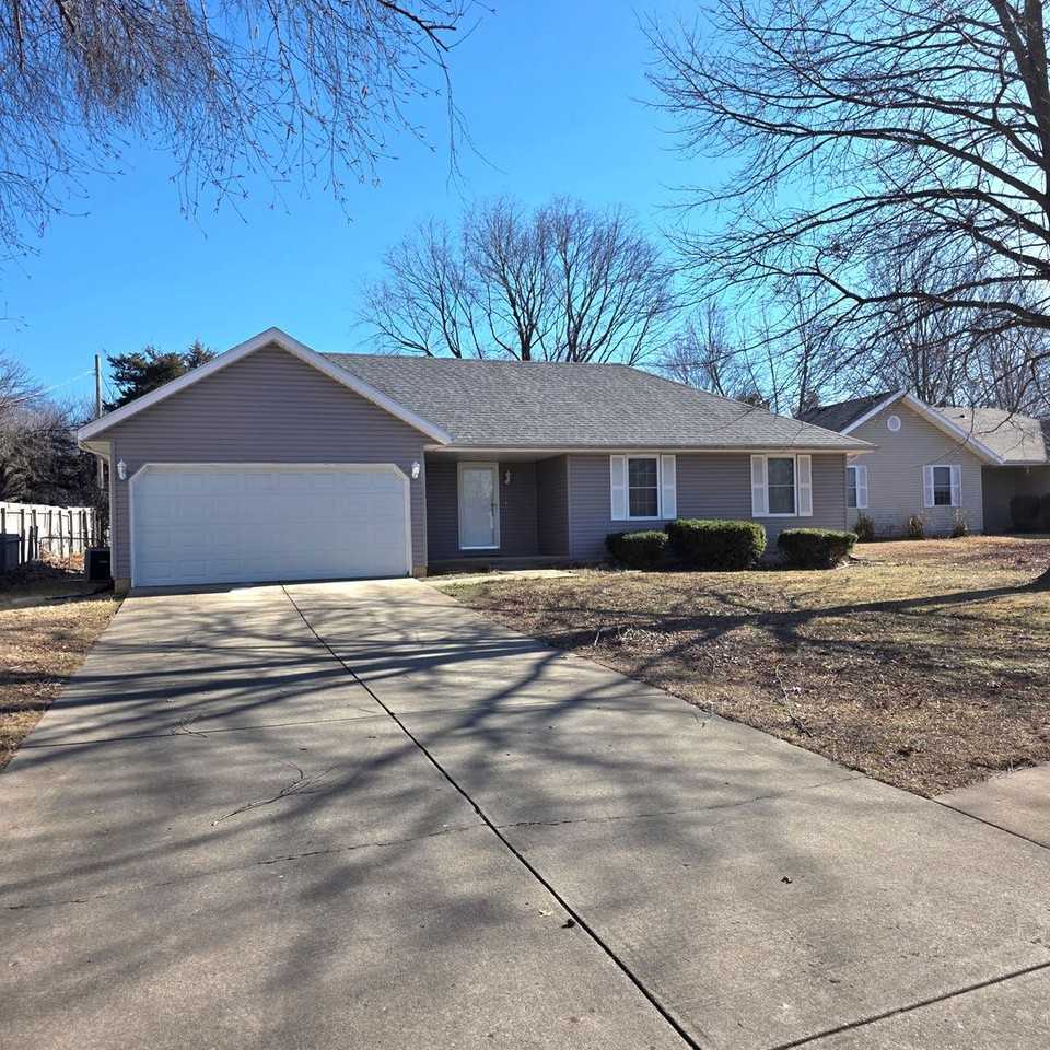 5626 S Stonegate Ave - Photo 2 of 20