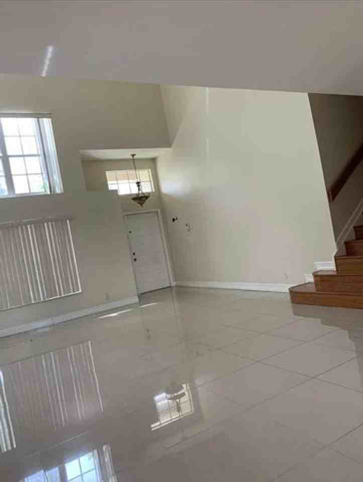 9609 Nw 8th Cir - Photo 4 of 13