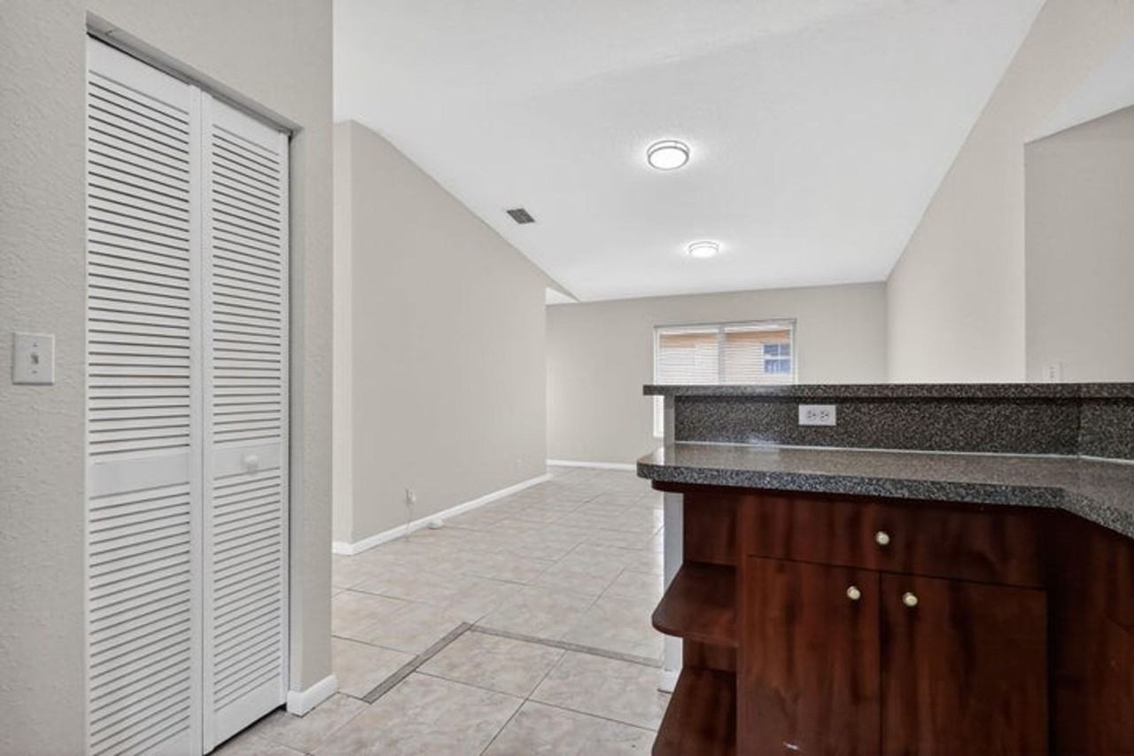 2208 Evans St - Photo 4 of 27