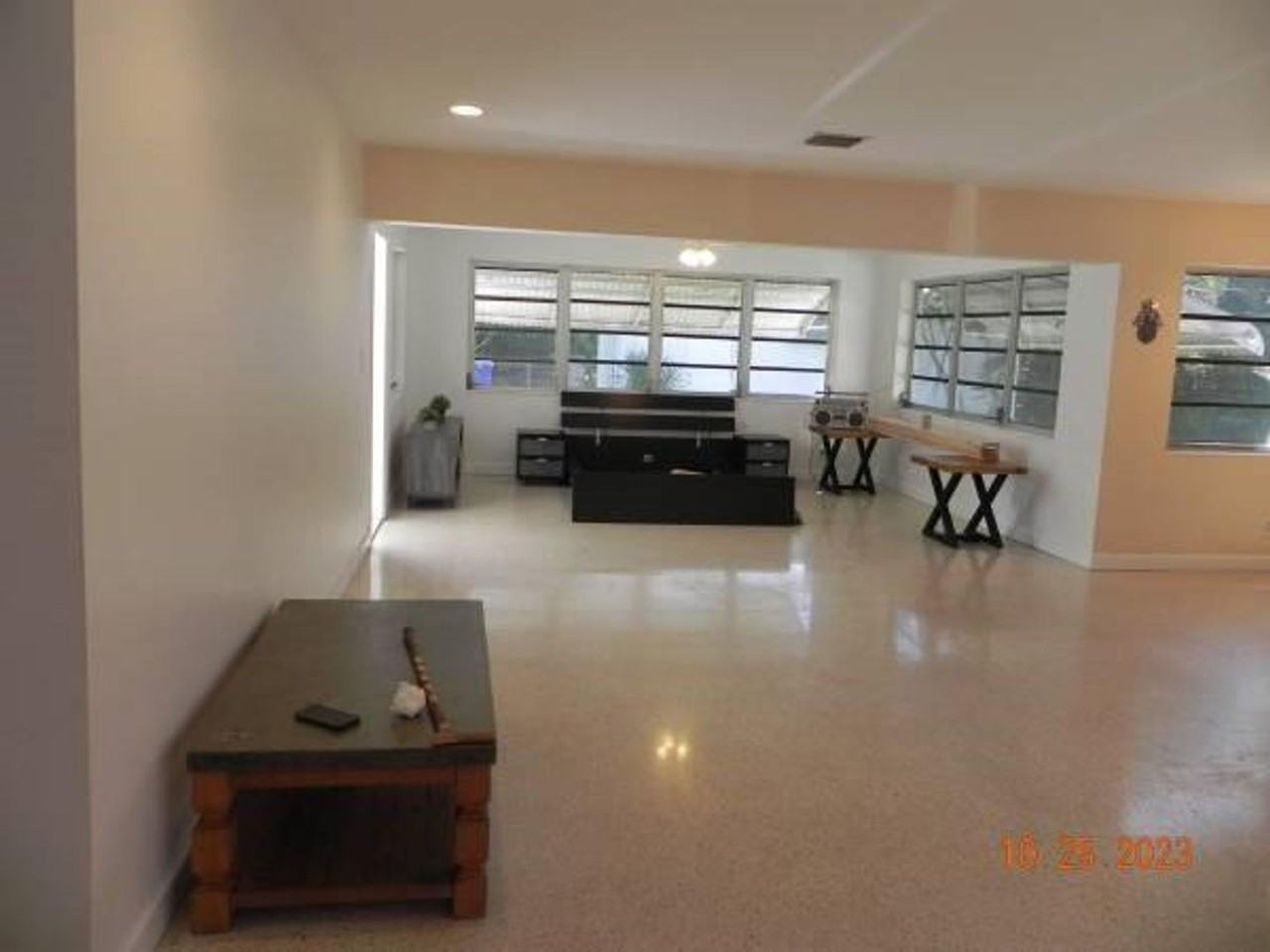 819 N Highland Dr - Photo 5 of 23