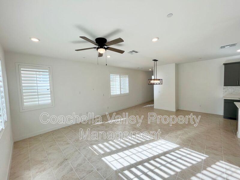 76279 Cambridge Dr - Photo 2 of 42