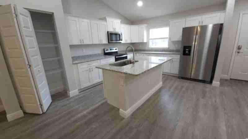 9093 N Peachtree Way - Photo 2 of 9