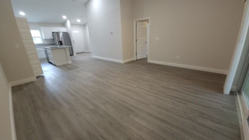 9093 N Peachtree Way - Photo 4 of 9