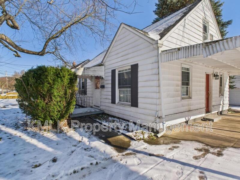 871 Kennebec Ave - Photo 2 of 32