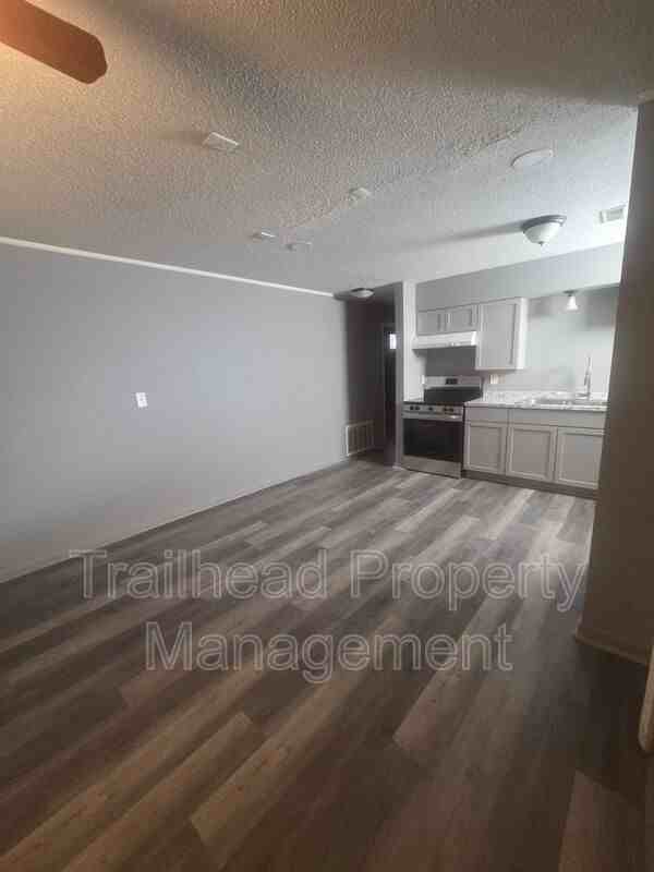 905 Madison St #C - Photo 3 of 12