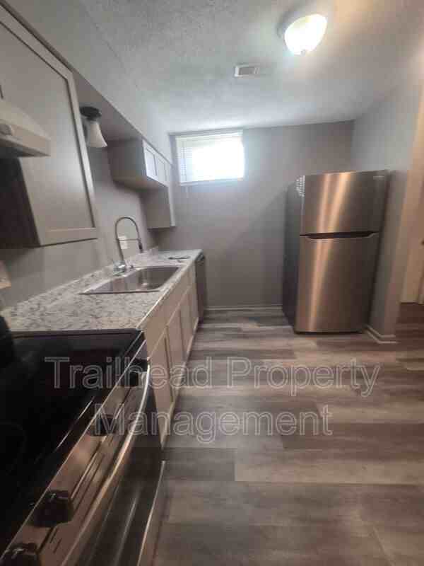 905 Madison St #C - Photo 6 of 12