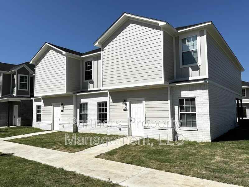 779 S Amarillo Ave - Photo 2 of 32