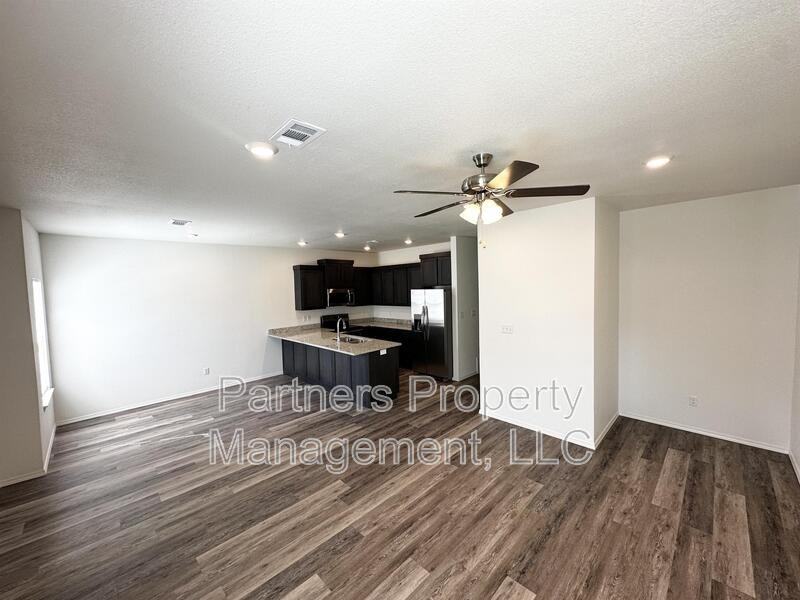 779 S Amarillo Ave - Photo 5 of 32