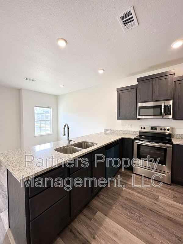 779 S Amarillo Ave - Photo 7 of 32