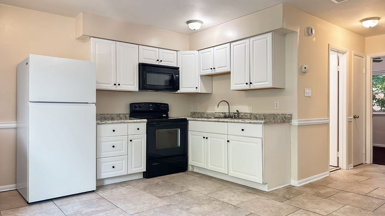 312 Ashlawn Drive - Photo 4 of 15