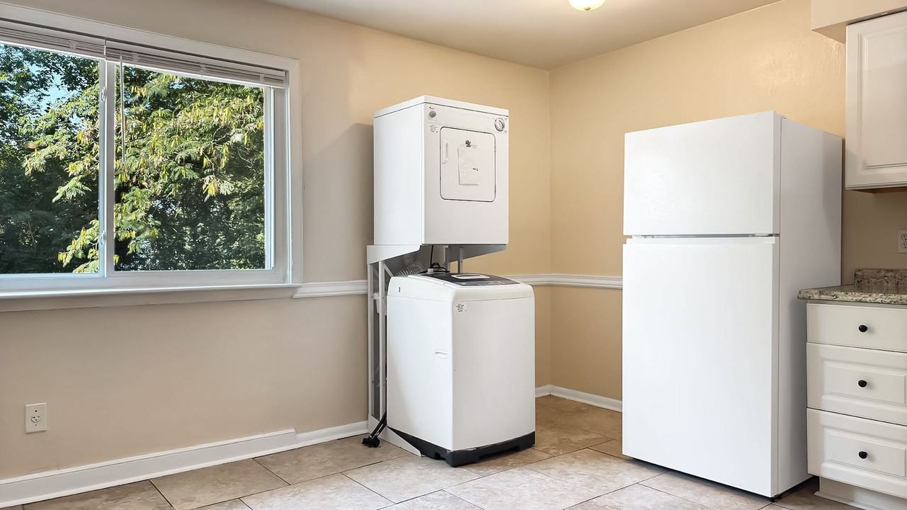 312 Ashlawn Drive - Photo 6 of 15