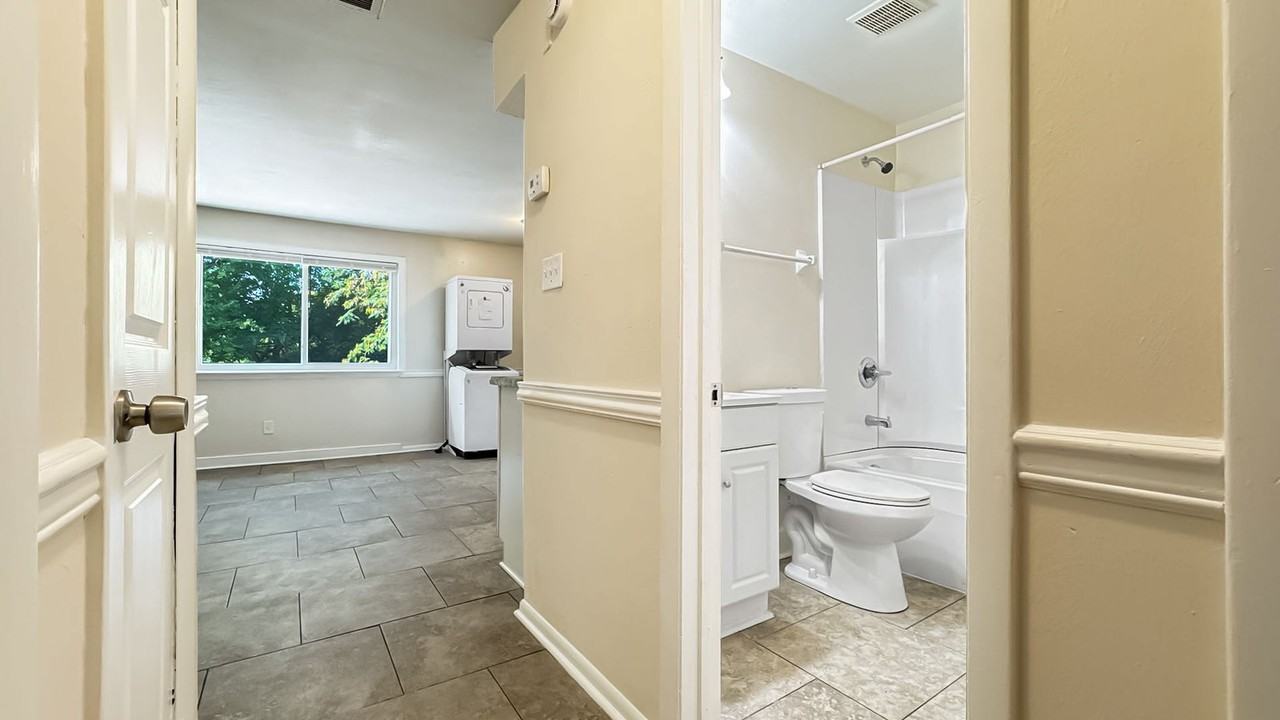 312 Ashlawn Drive - Photo 7 of 15