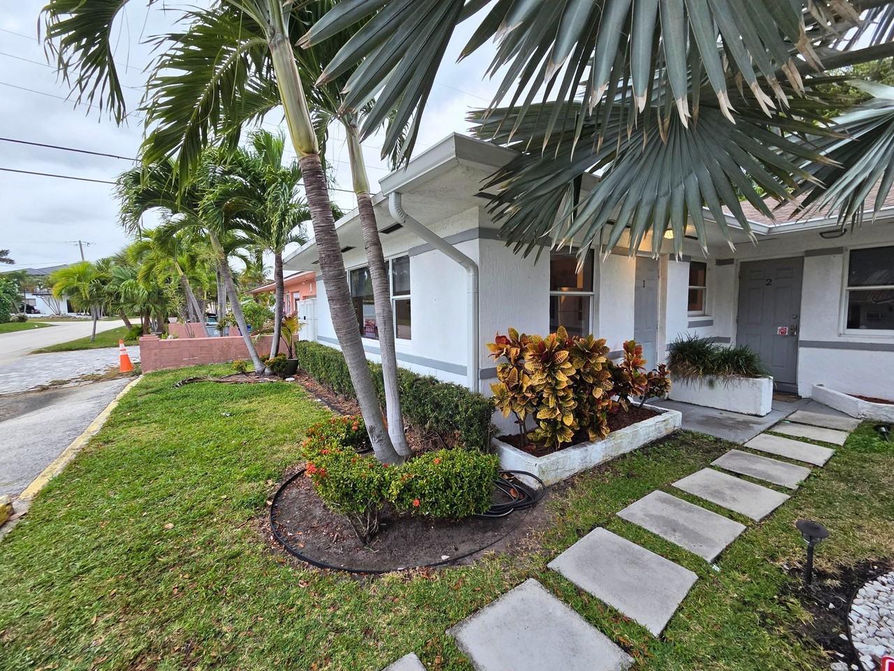 313 Hibiscus Avenue - Photo 7 of 12