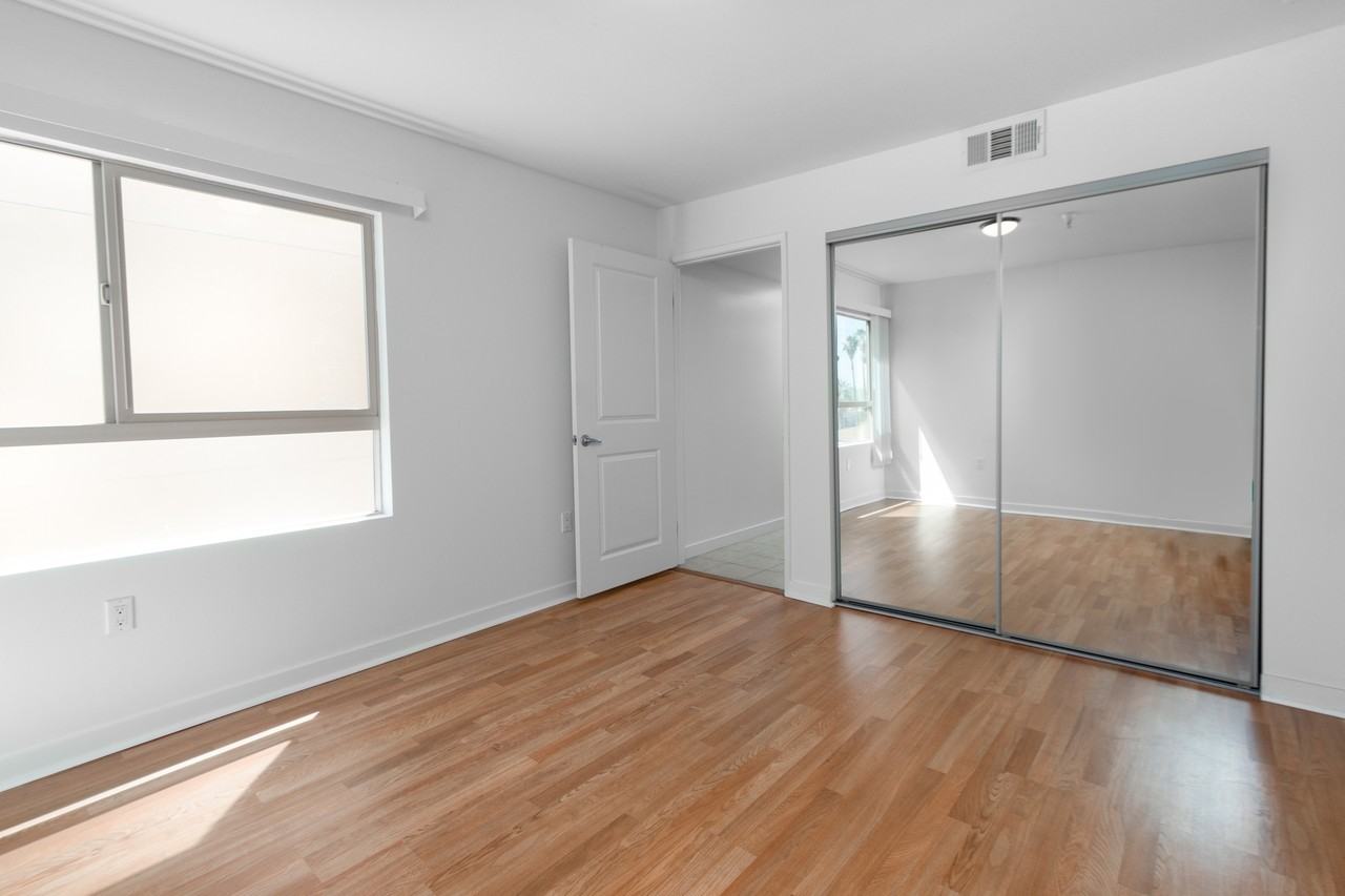 13429 Vanowen Street - Photo 6 of 10