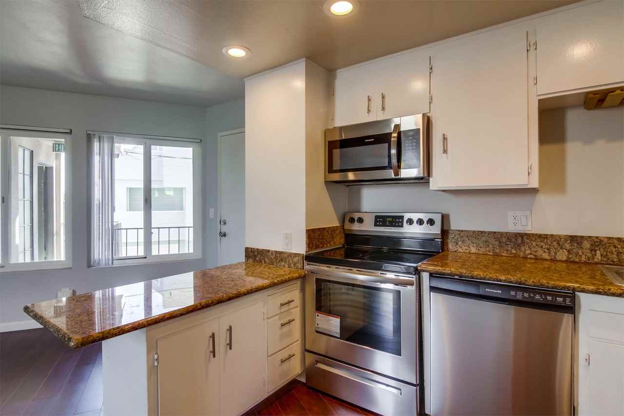 3630 Bayside Lane - Photo 4 of 18