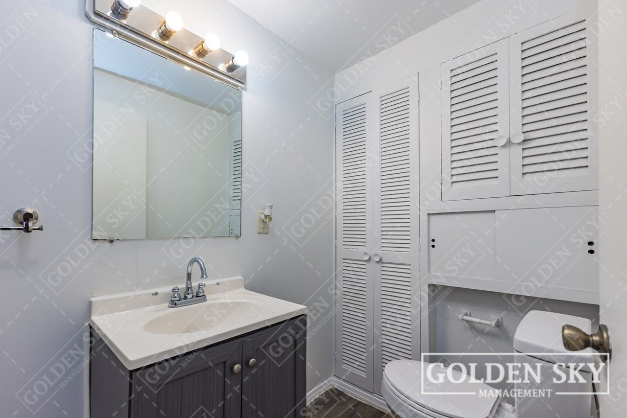 1507 West 9th Street - Unit C - Photo 3 of 8