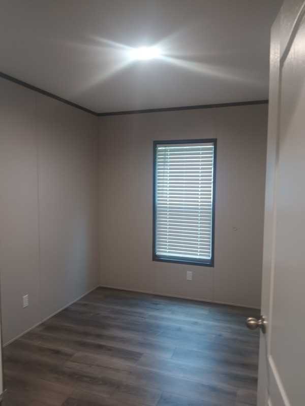 19 Spencer Dr - Photo 6 of 8