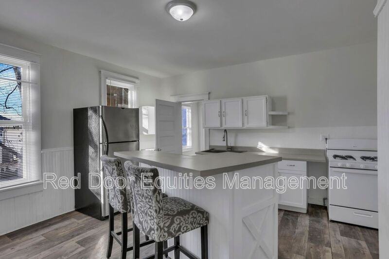 134 W Walnut St - Photo 2 of 21