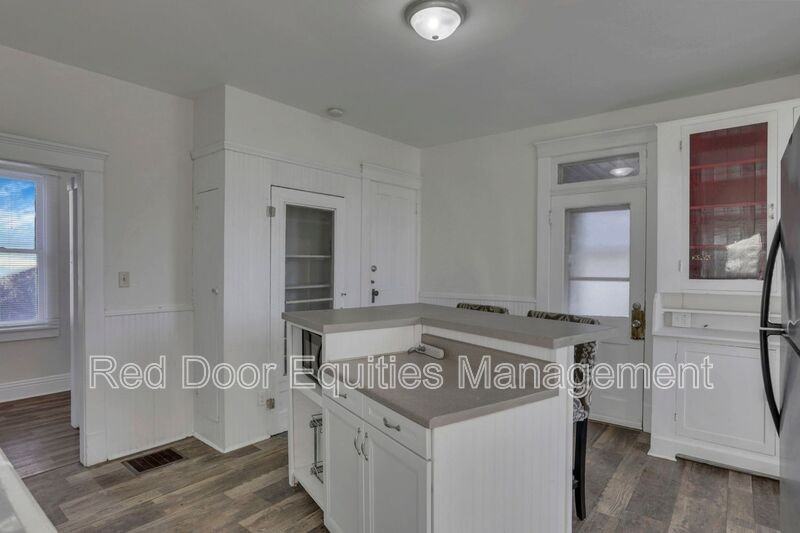 134 W Walnut St - Photo 5 of 21