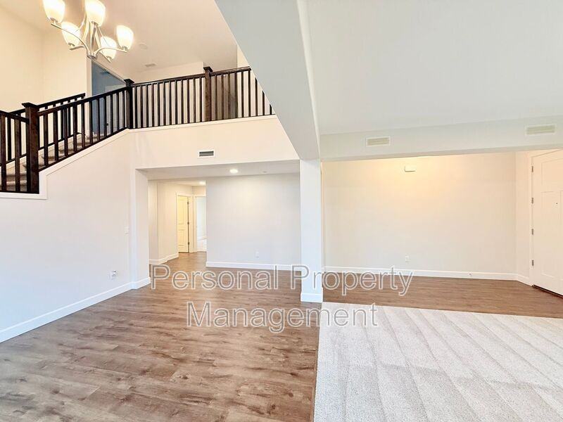 8105 Ne 167th Ave - Photo 2 of 36