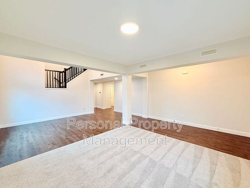 8105 Ne 167th Ave - Photo 3 of 36