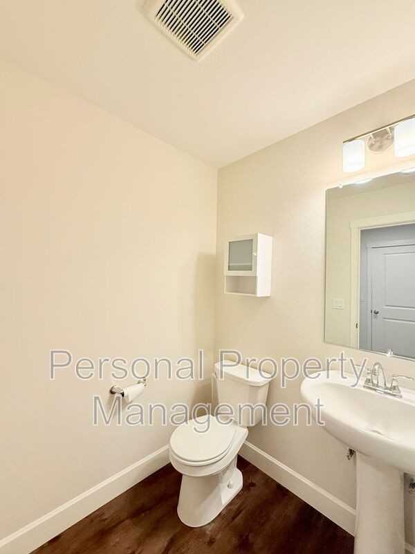 8105 Ne 167th Ave - Photo 5 of 36