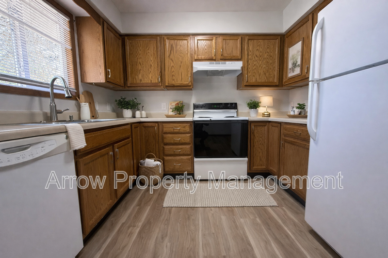 535 Oak St #2 - Photo 3 of 9