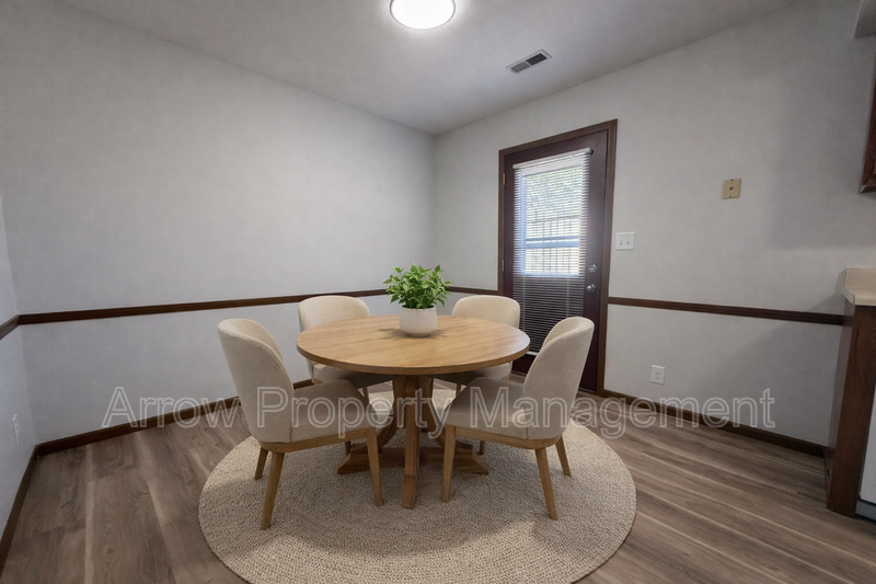 535 Oak St #2 - Photo 4 of 9