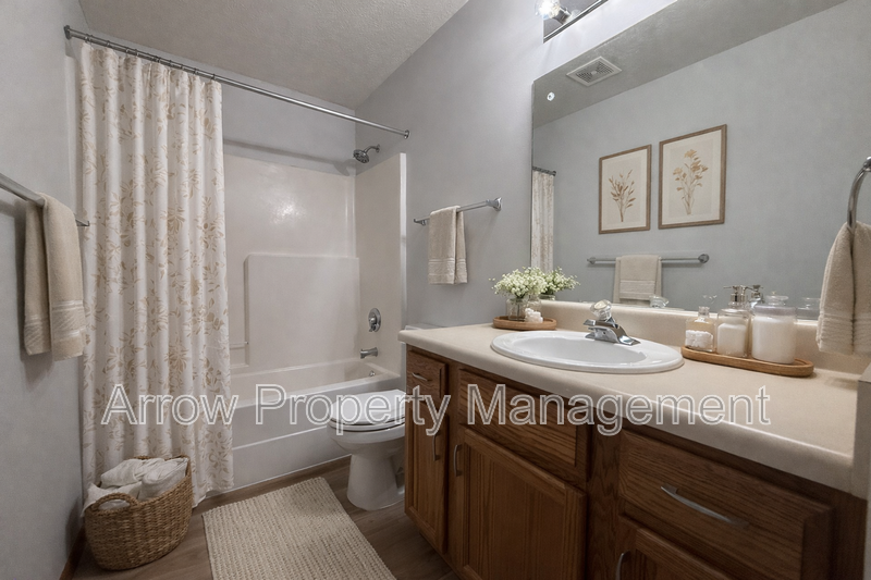 535 Oak St #2 - Photo 6 of 9