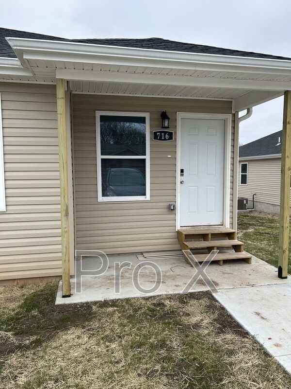 716 N Columbus St #B - Photo 2 of 14