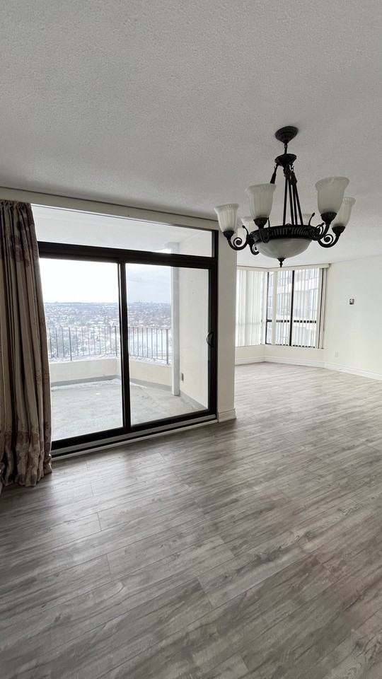 1333 Bloor Street #1407 - Photo 5 of 17