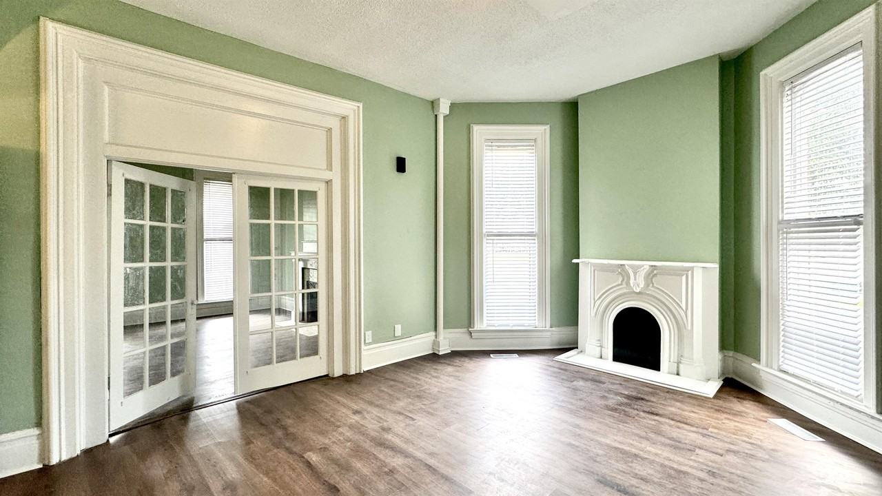 325 Chandler Avenue - Photo 4 of 14