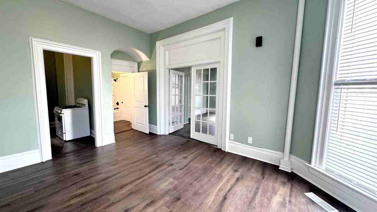 325 Chandler Avenue - Photo 5 of 14