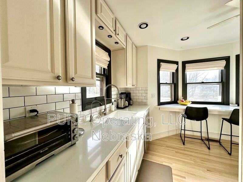 4928 N Happy Hollow Blvd - Photo 6 of 48