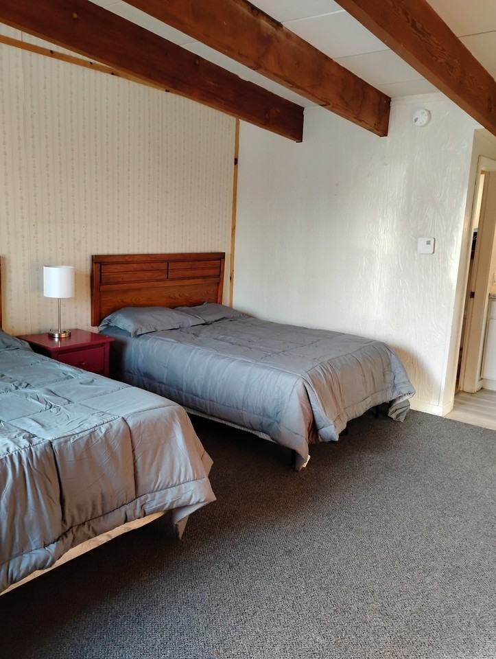 Ellsworth Suites - Photo 2 of 34