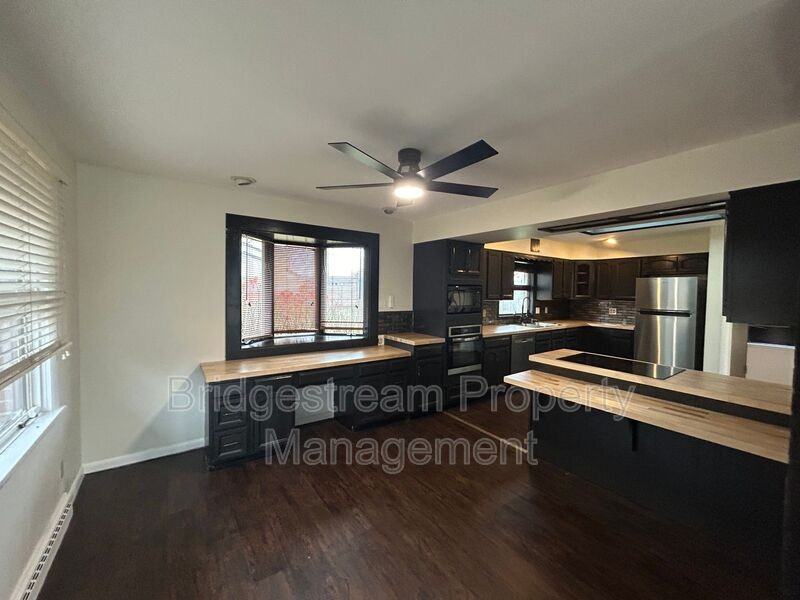 7201 Mckenna Pl - Photo 3 of 13