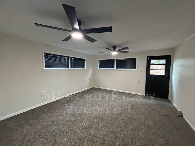 7201 Mckenna Pl - Photo 6 of 13