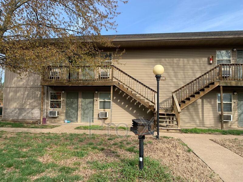 928 Goetz Blvd #4 - Photo 3 of 17