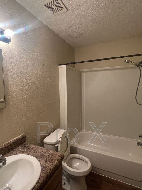 928 Goetz Blvd #4 - Photo 6 of 17